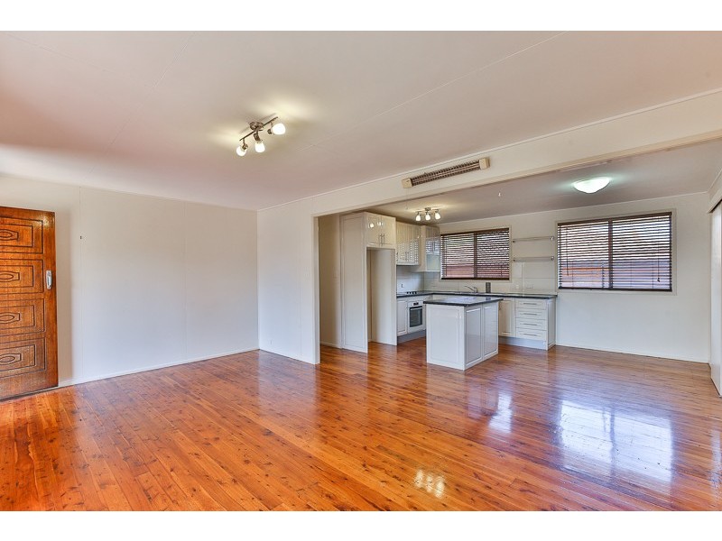 1 Farr Street, Kearneys Spring QLD 4350