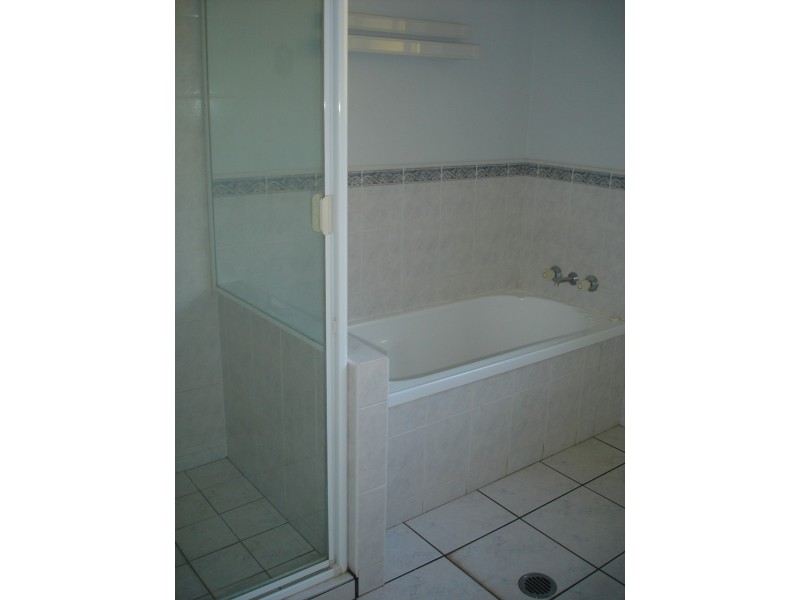 541 Hume Street, Kearneys Spring QLD 4350