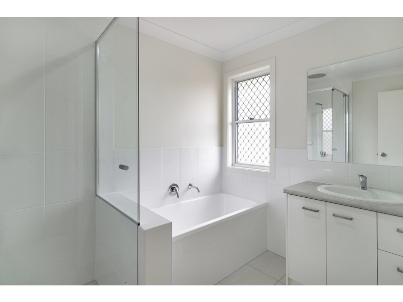 21 Rosella Gardens Drive, Meringandan West QLD 4352