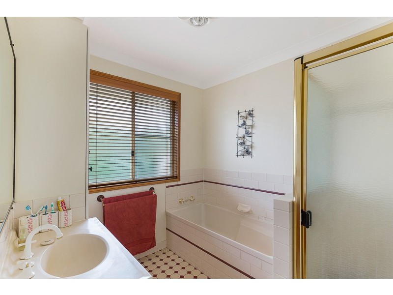 1 Daisy Court, Middle Ridge QLD 4350