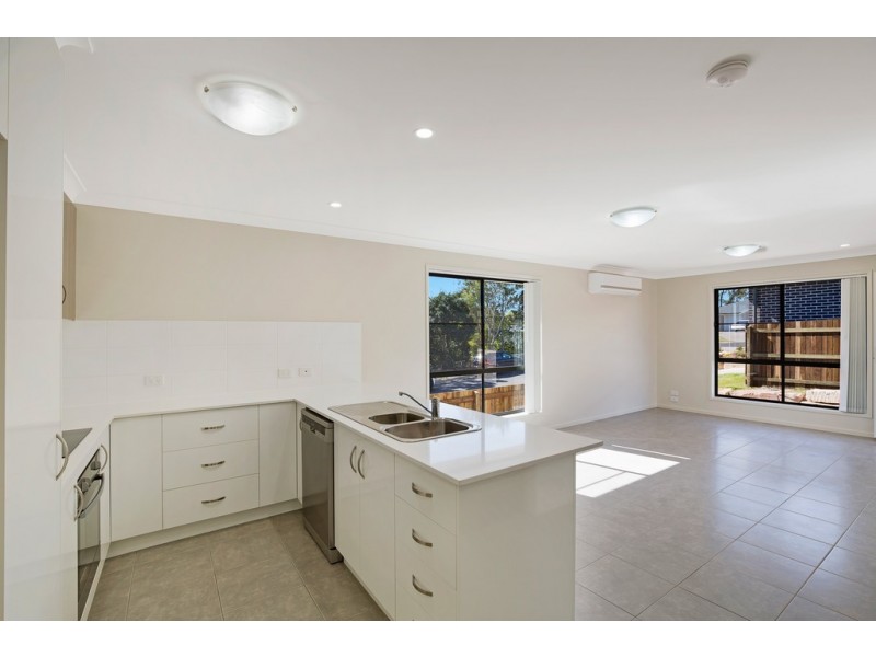 9 Adelaide Street, Cranley QLD 4350