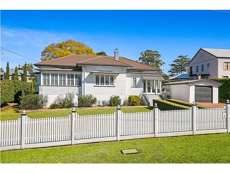 10 Crown Street, Rangeville QLD 4350