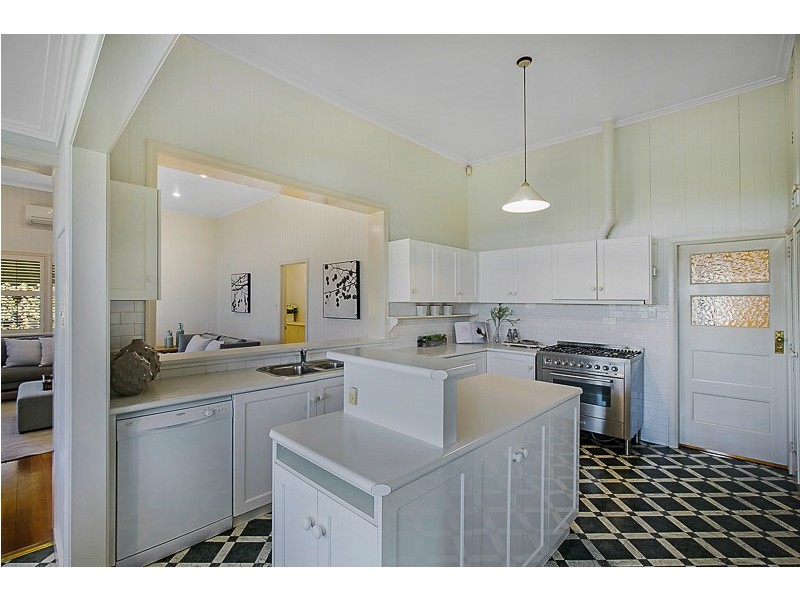 10 Crown Street, Rangeville QLD 4350