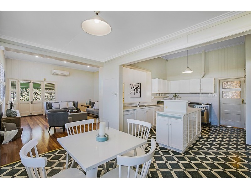 10 Crown Street, Rangeville QLD 4350