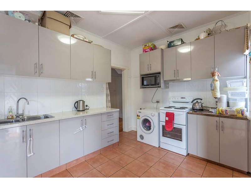 249 West Street, Harristown QLD 4350