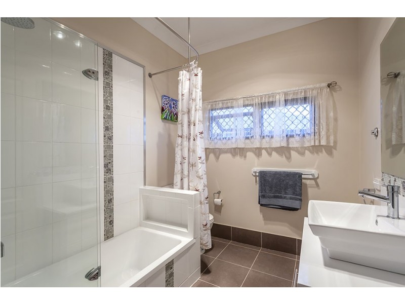 210A Campbell Street, Newtown QLD 4350