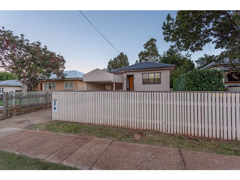 210A Campbell Street, Newtown QLD 4350