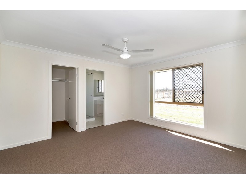 10 Monarch Street, Meringandan West QLD 4352