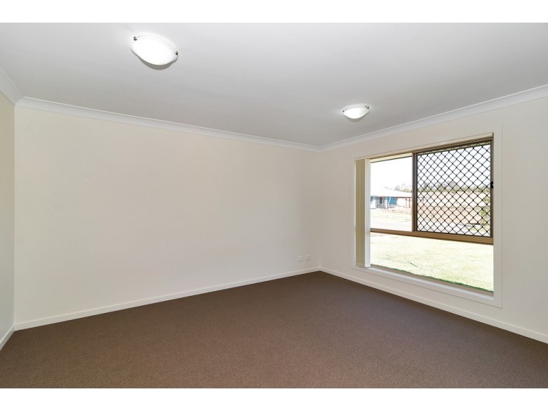 10 Monarch Street, Meringandan West QLD 4352