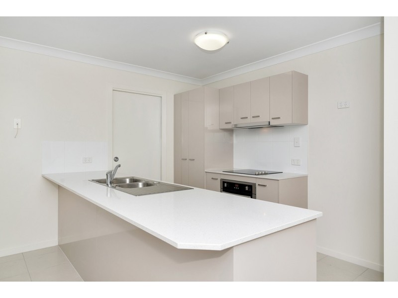 17 Rosella Gardens Drive, Meringandan West QLD 4352