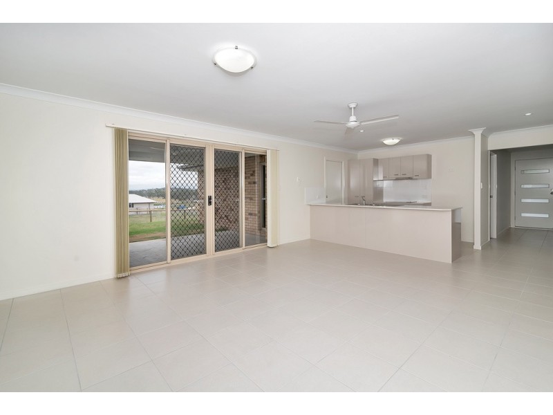 17 Rosella Gardens Drive, Meringandan West QLD 4352