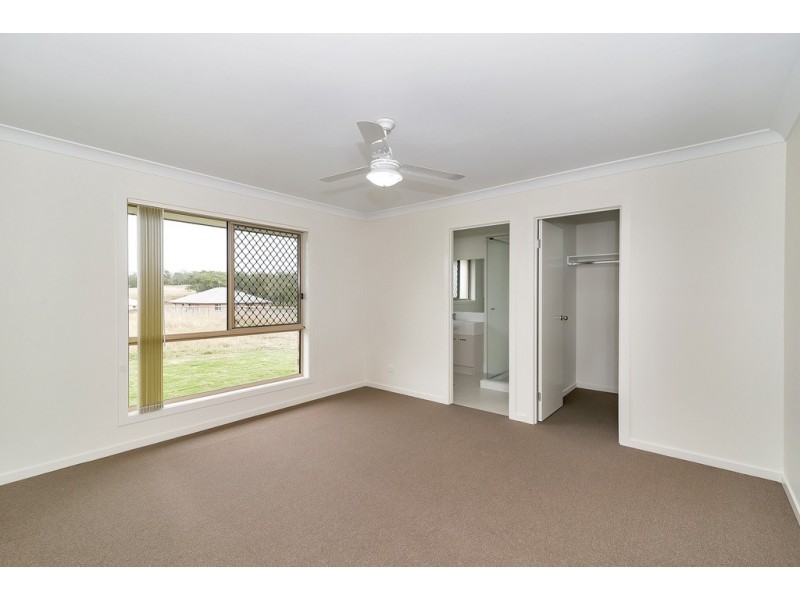 17 Rosella Gardens Drive, Meringandan West QLD 4352