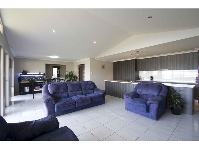 39 Whittman Drive, Westbrook QLD 4350