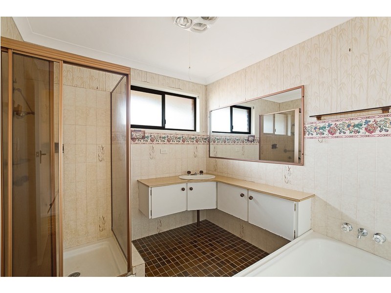 8 Ansett Court, Wilsonton QLD 4350