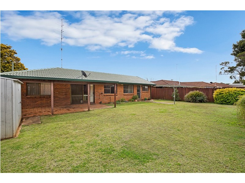 8 Ansett Court, Wilsonton QLD 4350