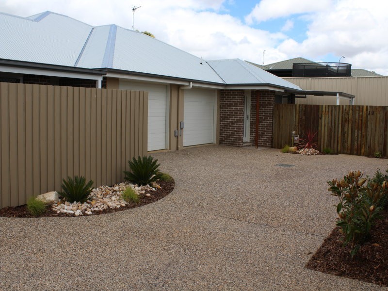 2/13 Furness Court, Kearneys Spring QLD 4350