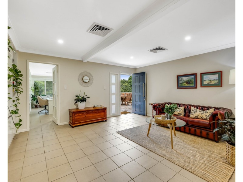 17 Mackenzie Street, Mount Lofty QLD 4350