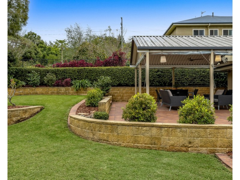 17 Mackenzie Street, Mount Lofty QLD 4350