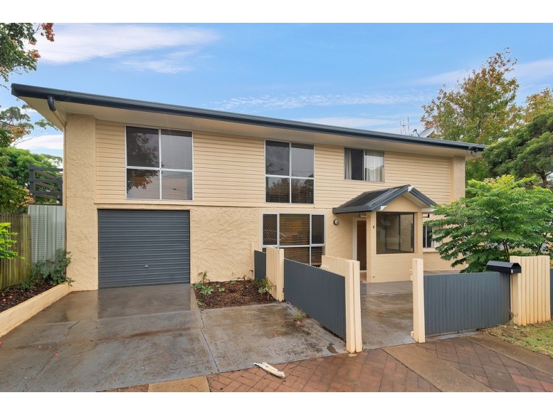 8 Hogan Street, Centenary Heights QLD 4350