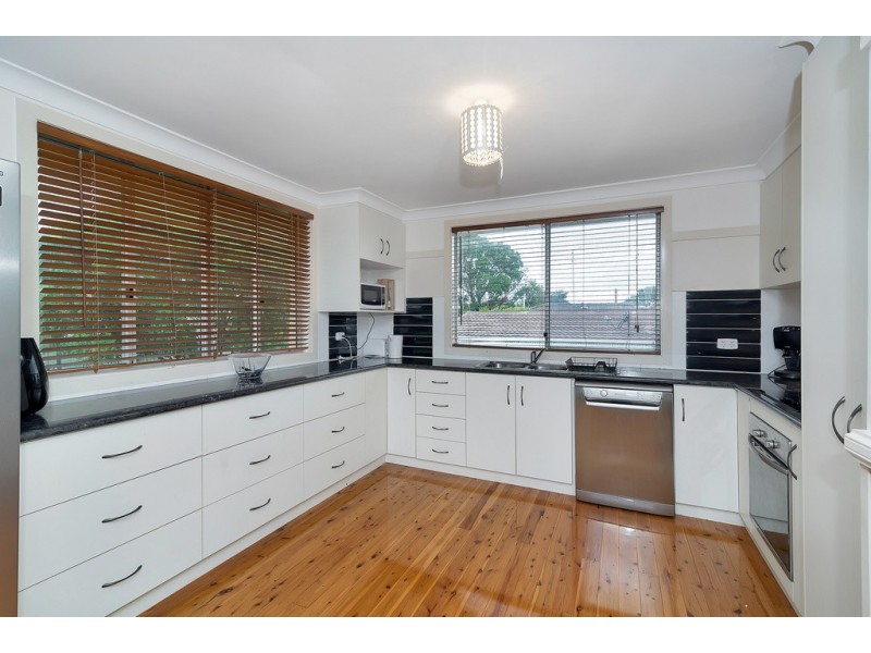 8 Hogan Street, Centenary Heights QLD 4350