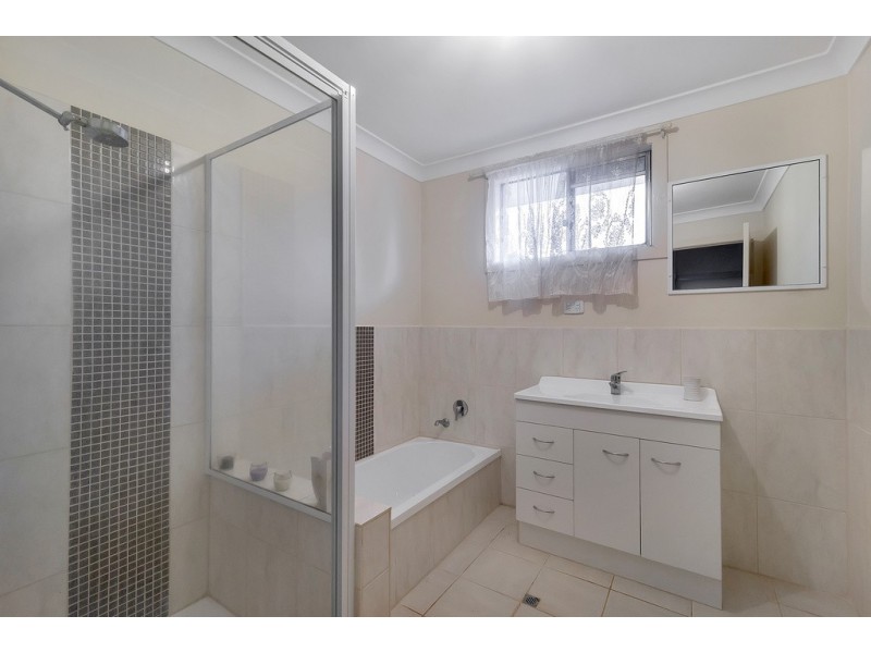 8 Hogan Street, Centenary Heights QLD 4350