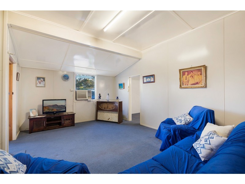 11 Burton Street, Harristown QLD 4350