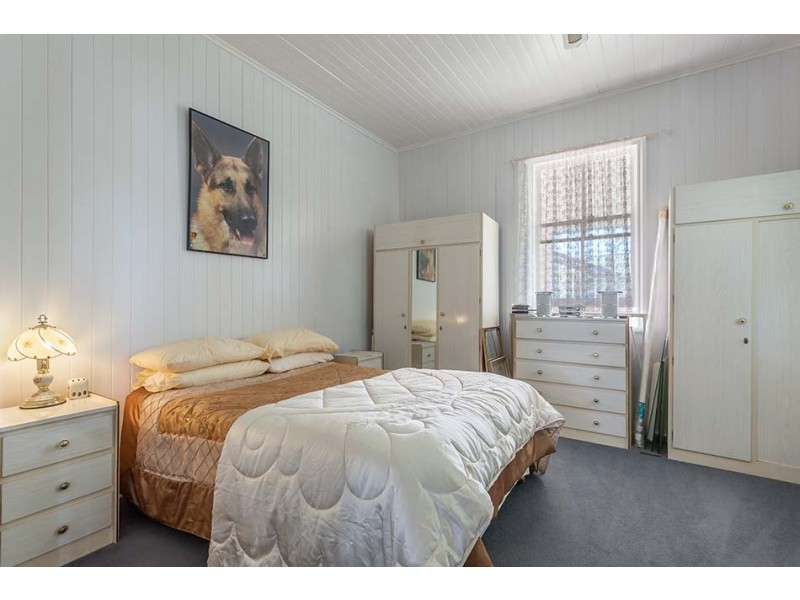 11 Burton Street, Harristown QLD 4350