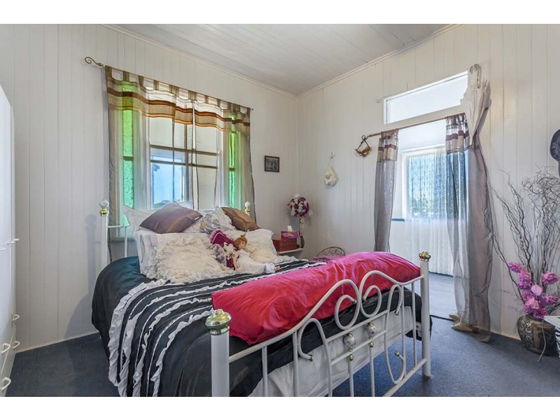 11 Burton Street, Harristown QLD 4350