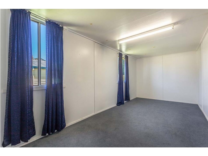 11 Burton Street, Harristown QLD 4350