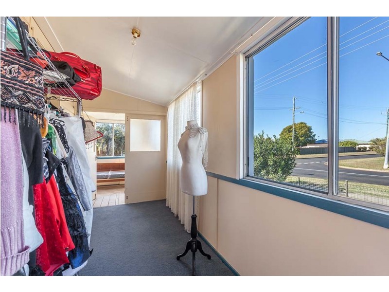 11 Burton Street, Harristown QLD 4350