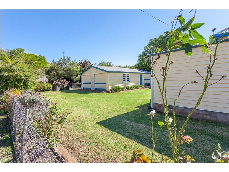 11 Burton Street, Harristown QLD 4350