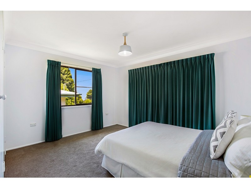 7 Reginald Street, Mount Lofty QLD 4350