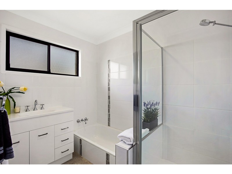 7 Reginald Street, Mount Lofty QLD 4350