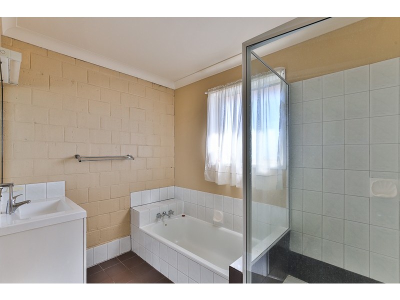 Unit 3, 240 Spring Street, Kearneys Spring QLD 4350