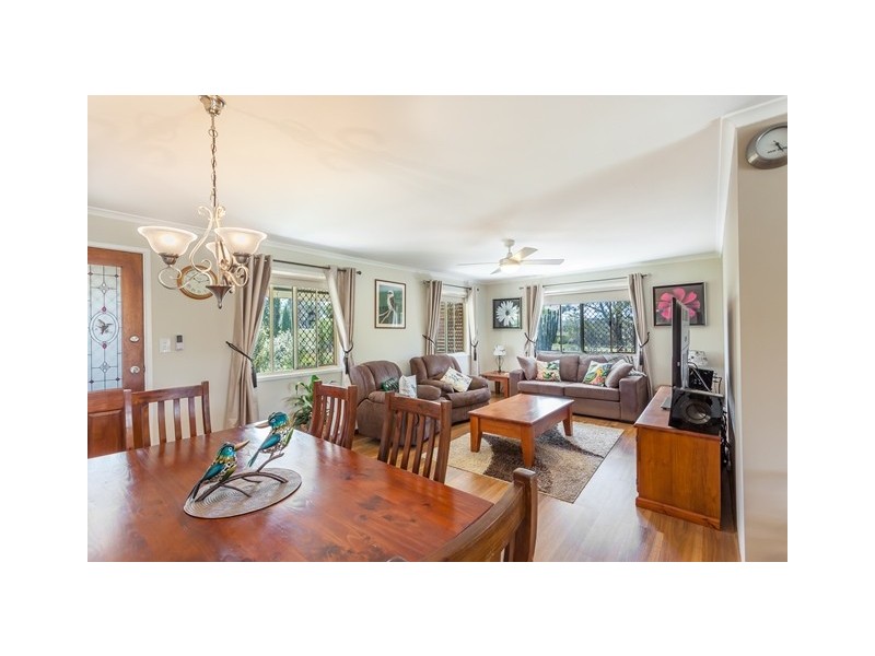 14 Neville Street, Meringandan West QLD 4352
