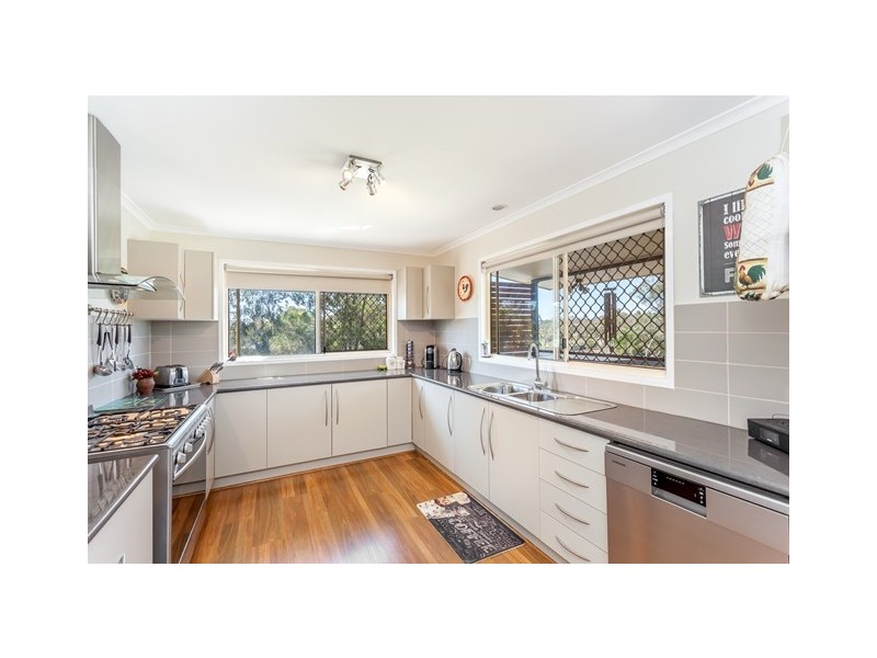 14 Neville Street, Meringandan West QLD 4352