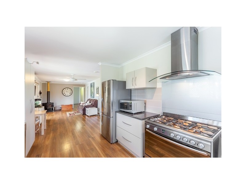 14 Neville Street, Meringandan West QLD 4352