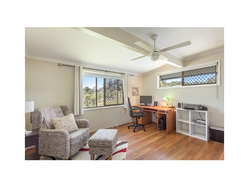 14 Neville Street, Meringandan West QLD 4352
