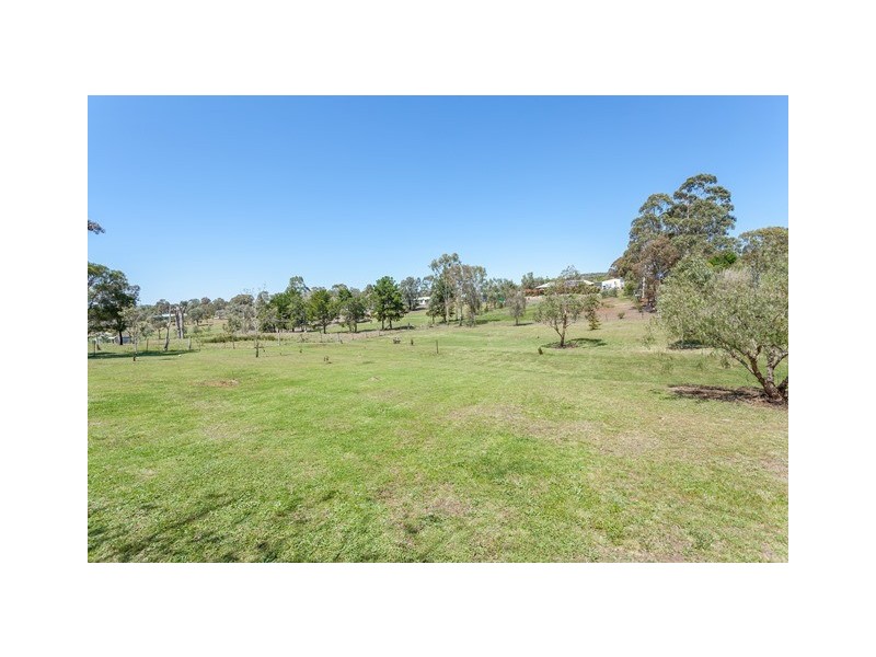 14 Neville Street, Meringandan West QLD 4352