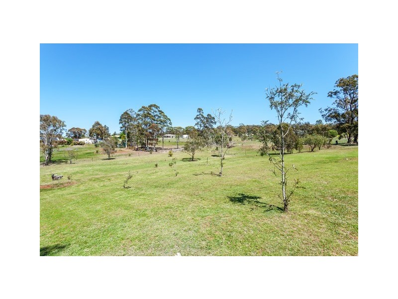 14 Neville Street, Meringandan West QLD 4352