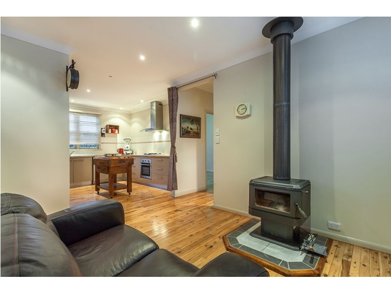 210a Campbell Street, Newtown QLD 4350