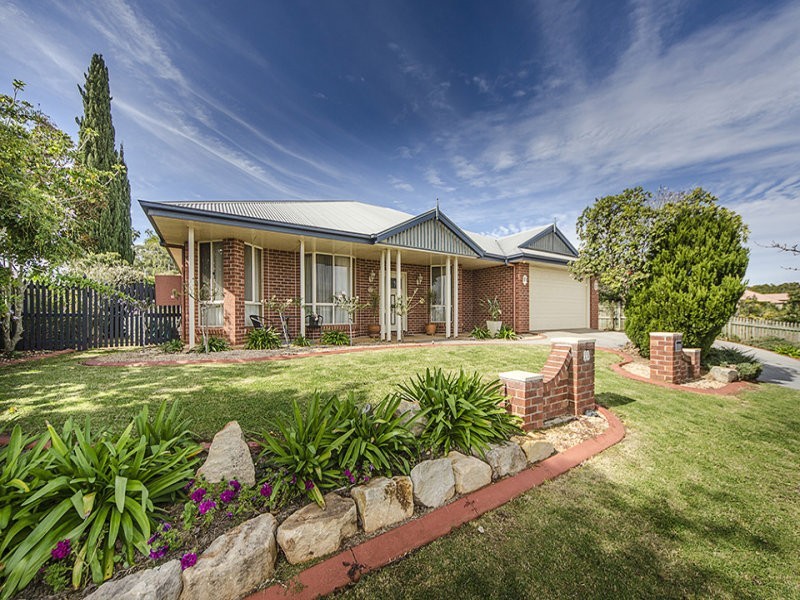 18 Banksdale Drive, Middle Ridge QLD 4350