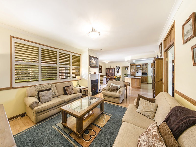 18 Banksdale Drive, Middle Ridge QLD 4350