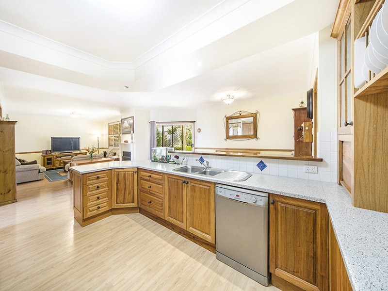 18 Banksdale Drive, Middle Ridge QLD 4350