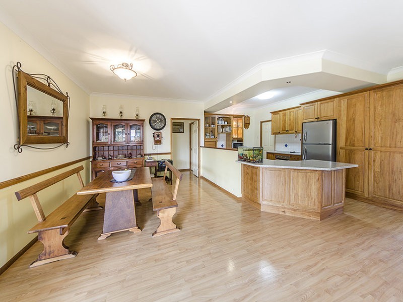 18 Banksdale Drive, Middle Ridge QLD 4350