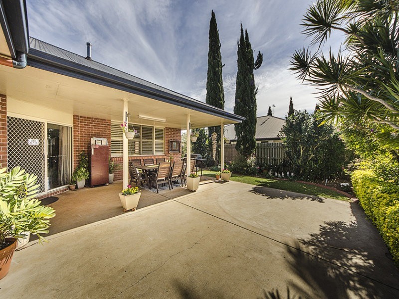 18 Banksdale Drive, Middle Ridge QLD 4350