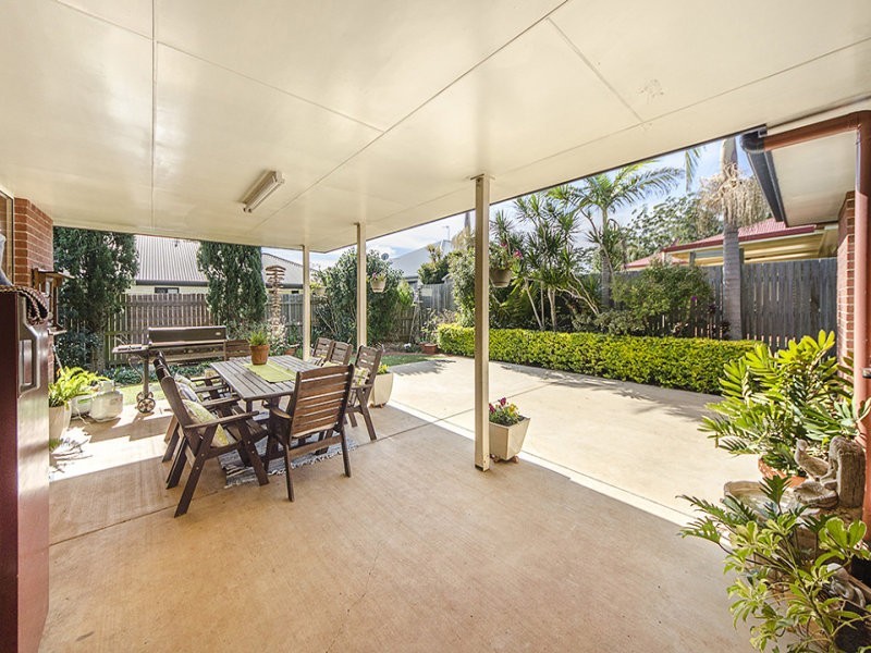 18 Banksdale Drive, Middle Ridge QLD 4350