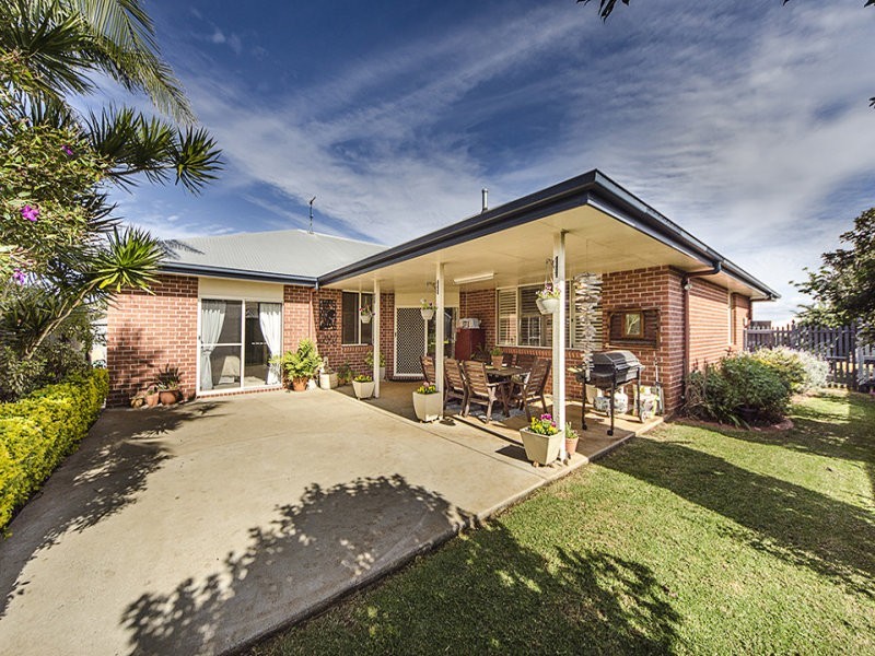18 Banksdale Drive, Middle Ridge QLD 4350