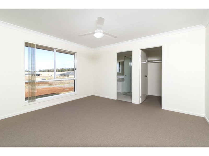 13 Rosella Gardens Drive, Meringandan West QLD 4352