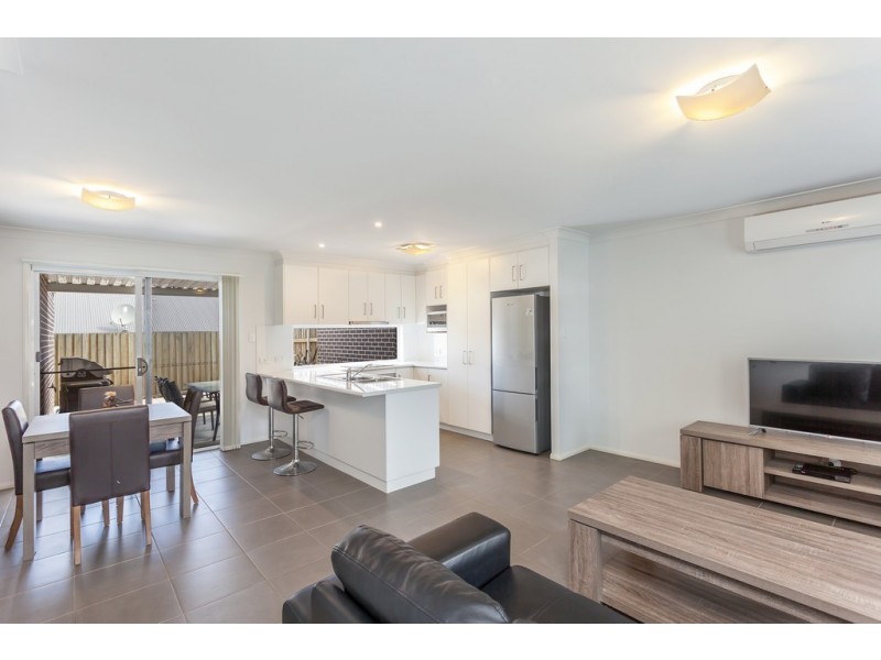 Unit 2/23 Furness Court, Kearneys Spring QLD 4350